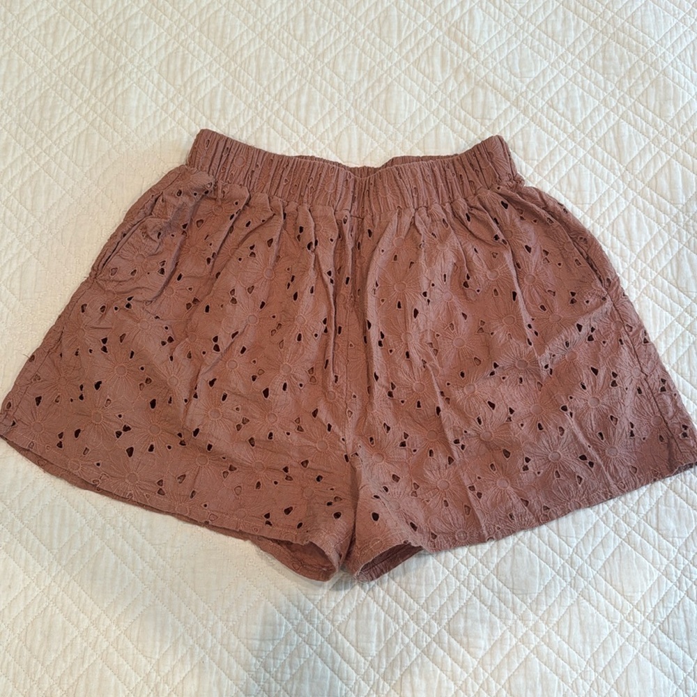 Neuflora eyelet high rise pull on shorts